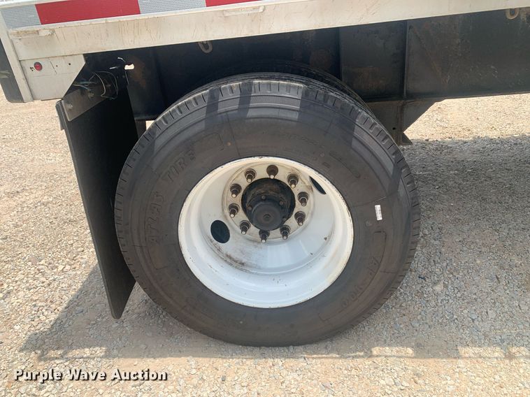 image for item LH9747 2001 Transcraft Eagle  flatbed trailer