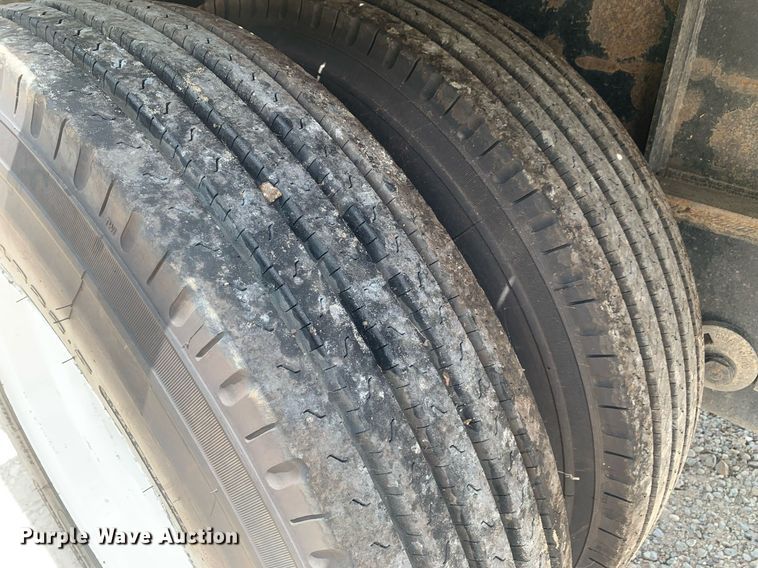 image for item LH9747 2001 Transcraft Eagle  flatbed trailer