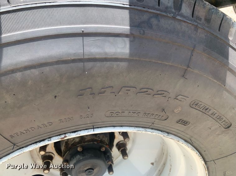 image for item LH9747 2001 Transcraft Eagle  flatbed trailer