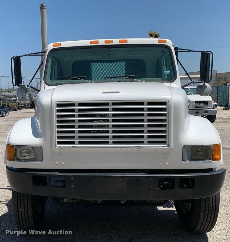 image for item LH9755 1999 International 4900  flatbed truck