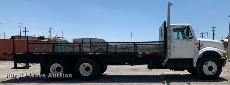 image for item LH9755 1999 International 4900  flatbed truck