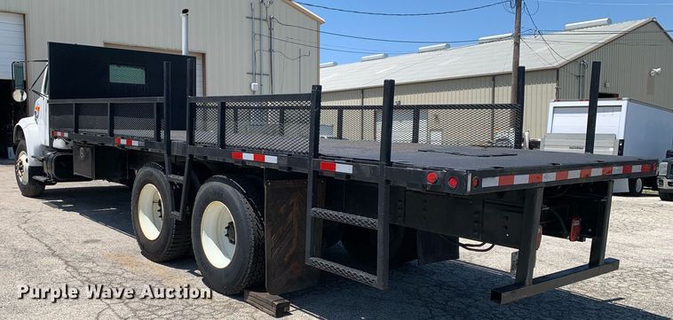 image for item LH9755 1999 International 4900  flatbed truck