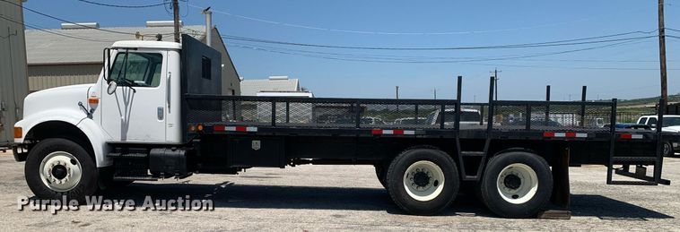 image for item LH9755 1999 International 4900  flatbed truck