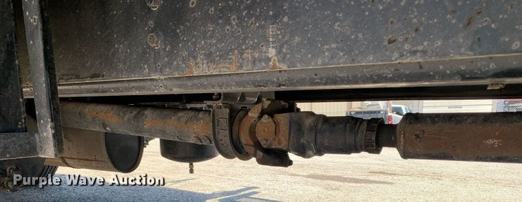 image for item LH9755 1999 International 4900  flatbed truck