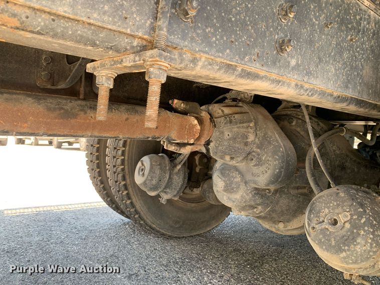 image for item LH9755 1999 International 4900  flatbed truck