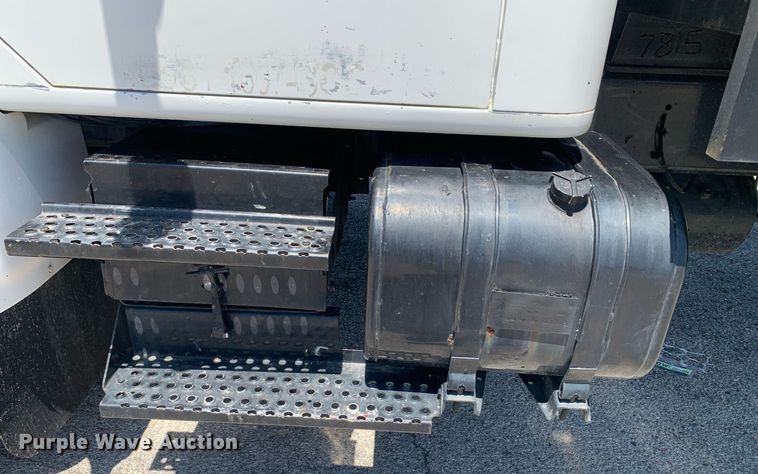 image for item LH9755 1999 International 4900  flatbed truck