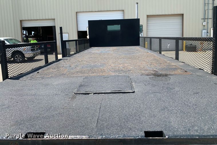 image for item LH9755 1999 International 4900  flatbed truck