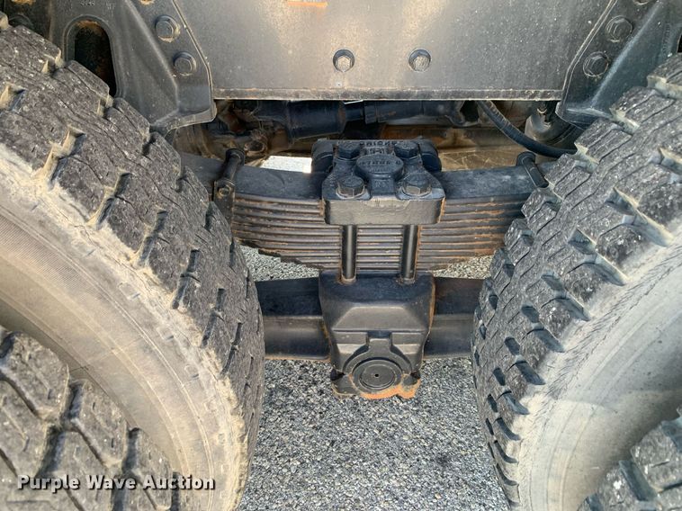 image for item LH9755 1999 International 4900  flatbed truck