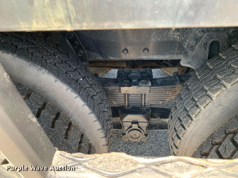 image for item LH9755 1999 International 4900  flatbed truck