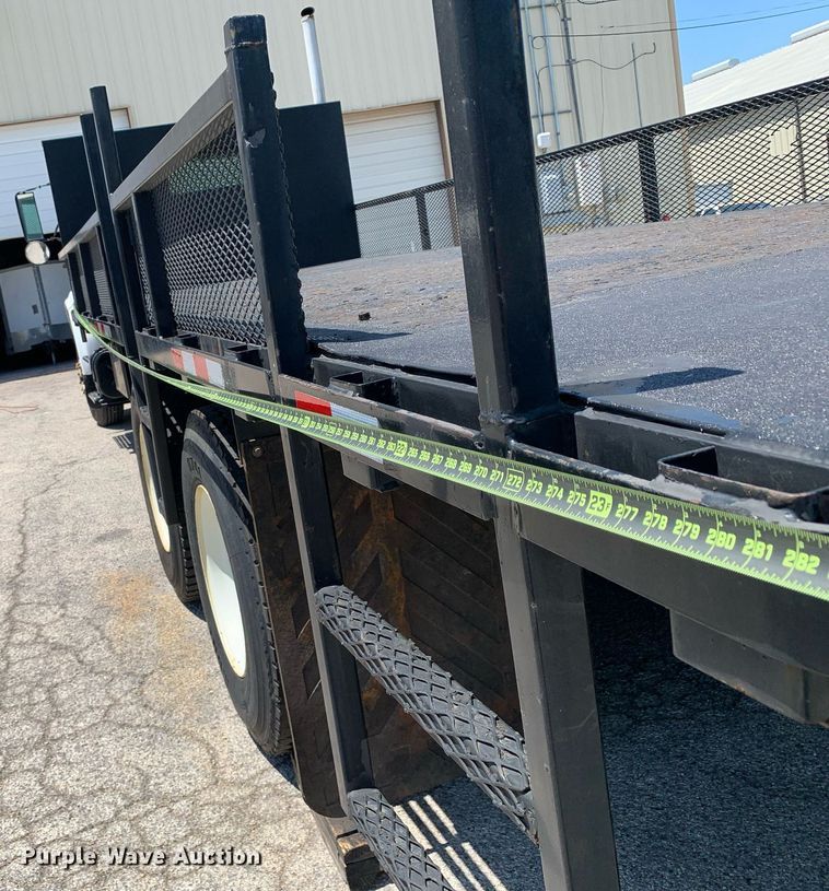 image for item LH9755 1999 International 4900  flatbed truck