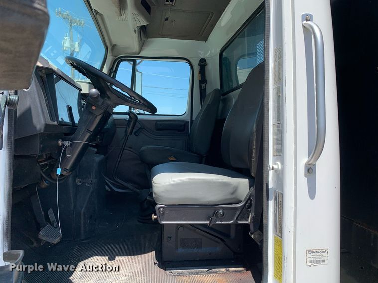 image for item LH9755 1999 International 4900  flatbed truck