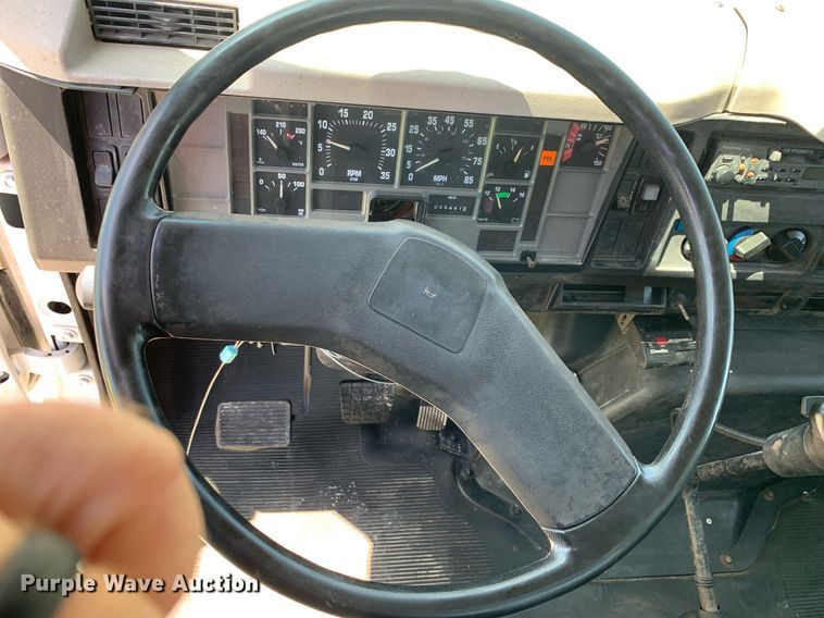 image for item LH9755 1999 International 4900  flatbed truck