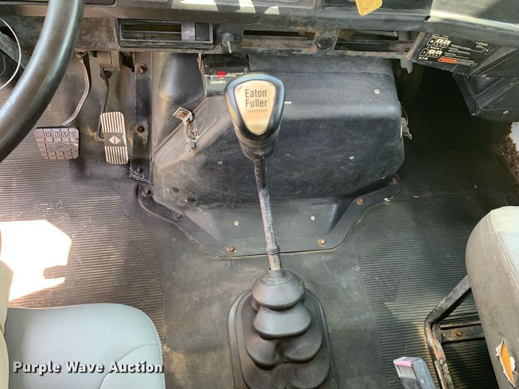 image for item LH9755 1999 International 4900  flatbed truck