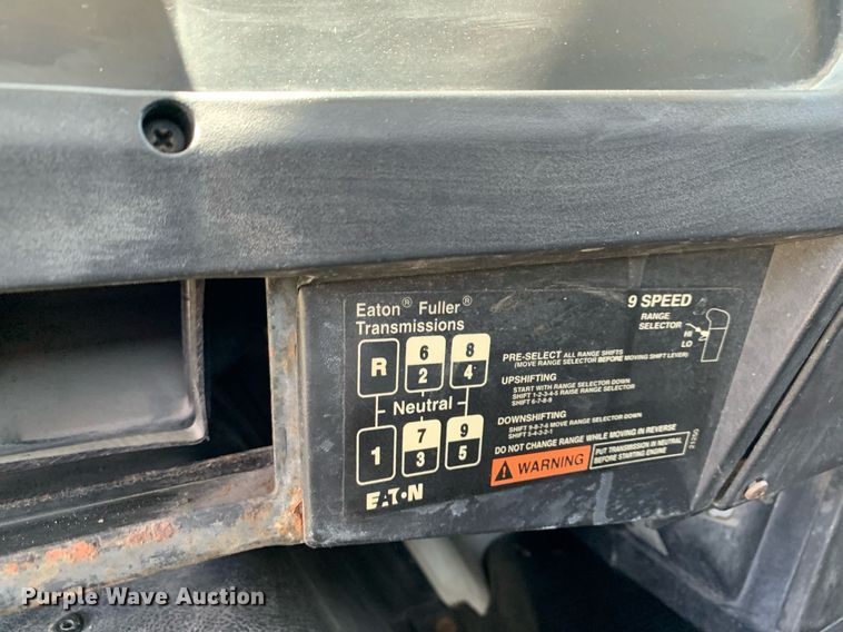 image for item LH9755 1999 International 4900  flatbed truck