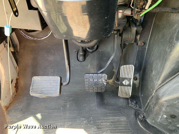 image for item LH9755 1999 International 4900  flatbed truck