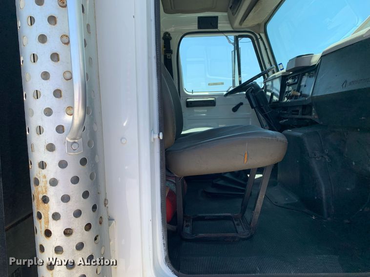 image for item LH9755 1999 International 4900  flatbed truck