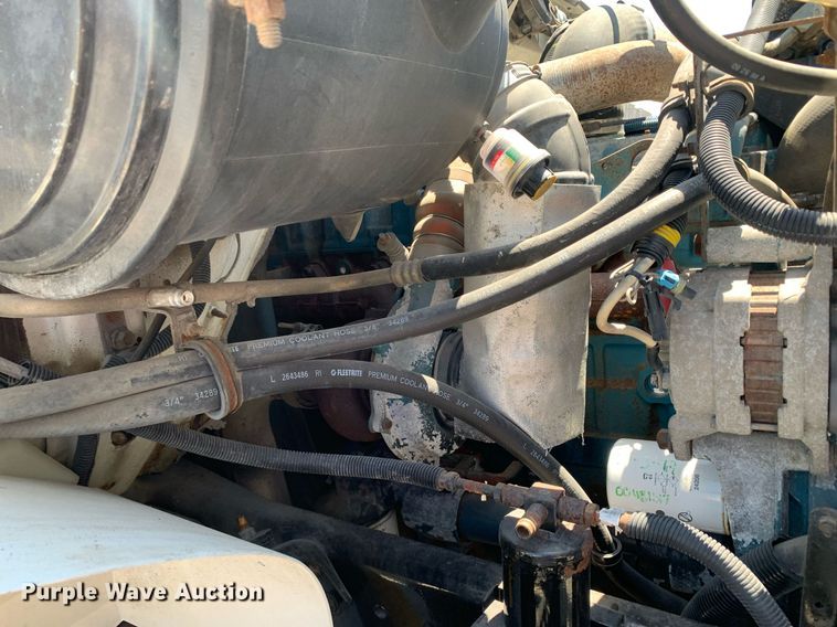 image for item LH9755 1999 International 4900  flatbed truck