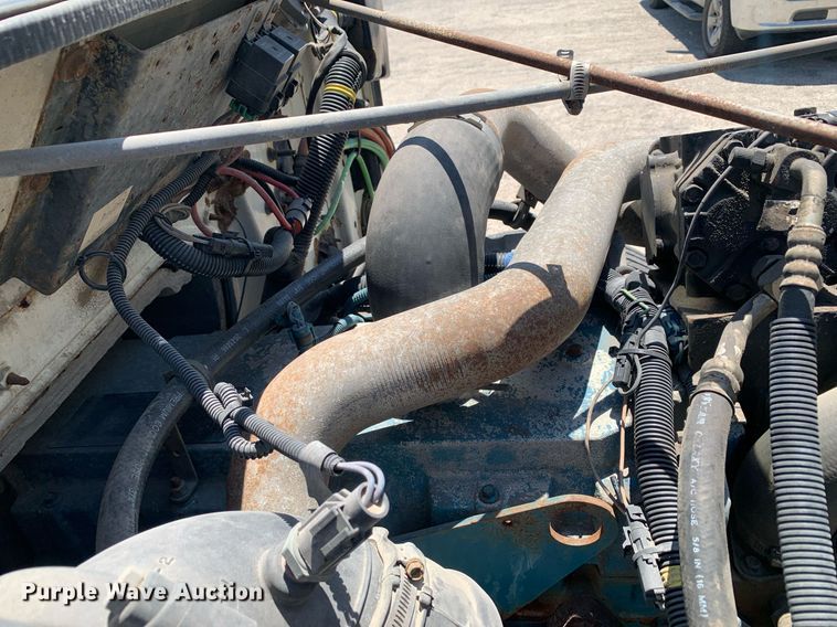 image for item LH9755 1999 International 4900  flatbed truck