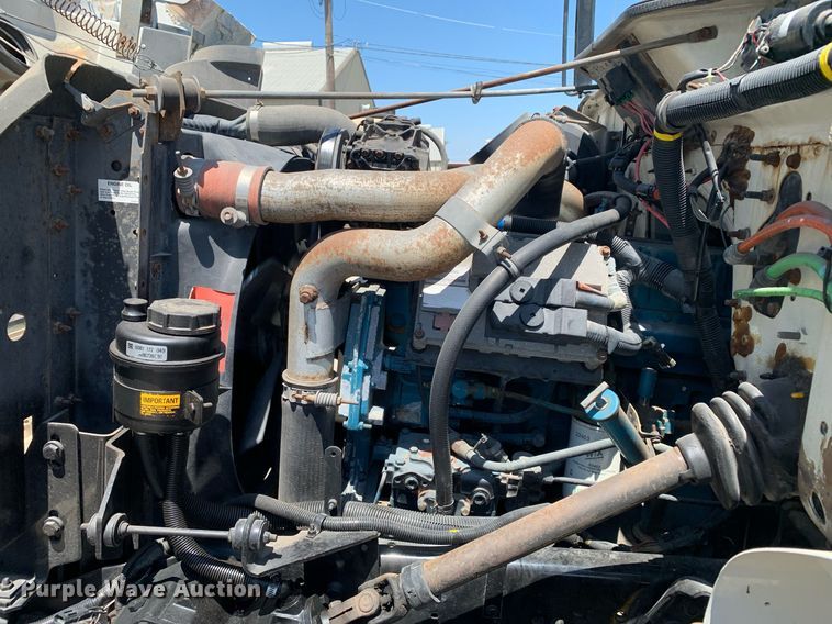 image for item LH9755 1999 International 4900  flatbed truck