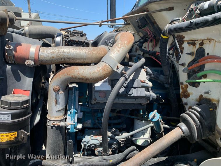 image for item LH9755 1999 International 4900  flatbed truck