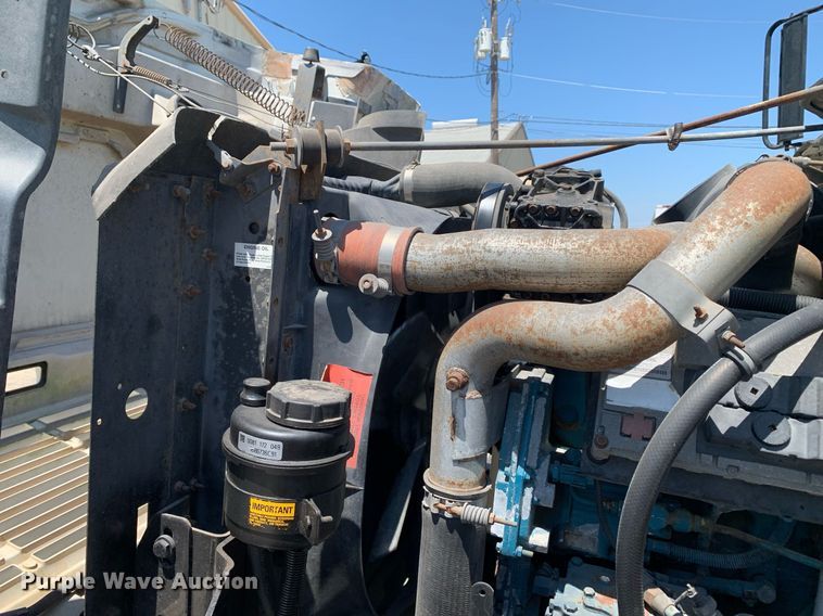 image for item LH9755 1999 International 4900  flatbed truck