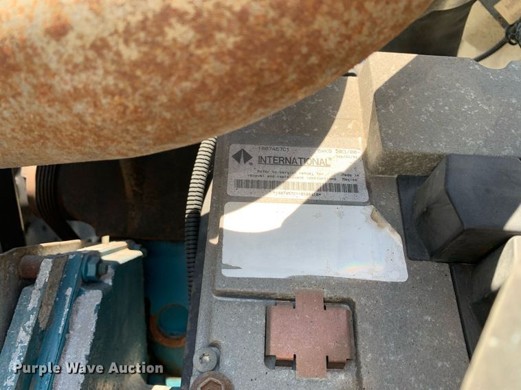 image for item LH9755 1999 International 4900  flatbed truck