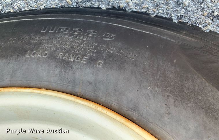 image for item LH9755 1999 International 4900  flatbed truck