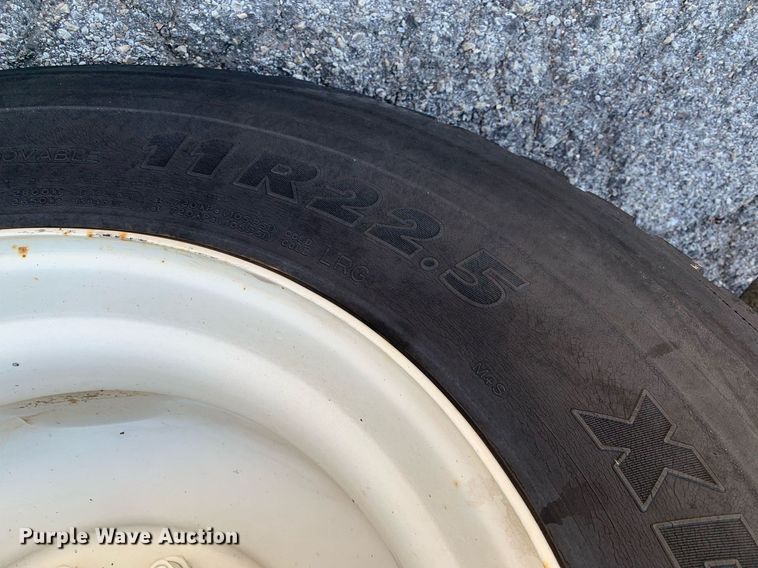 image for item LH9755 1999 International 4900  flatbed truck