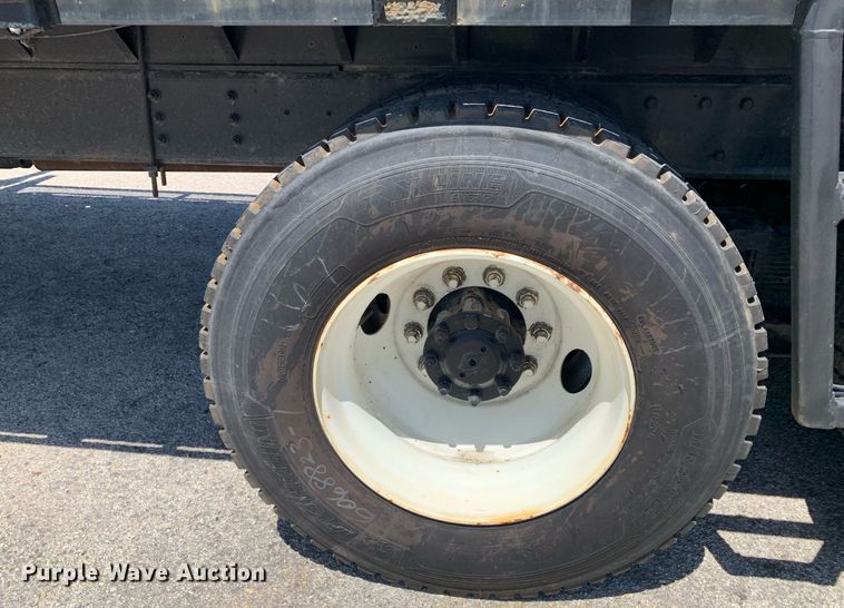 image for item LH9755 1999 International 4900  flatbed truck