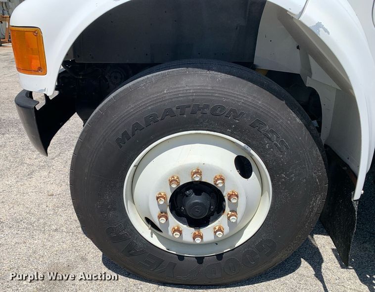 image for item LH9755 1999 International 4900  flatbed truck