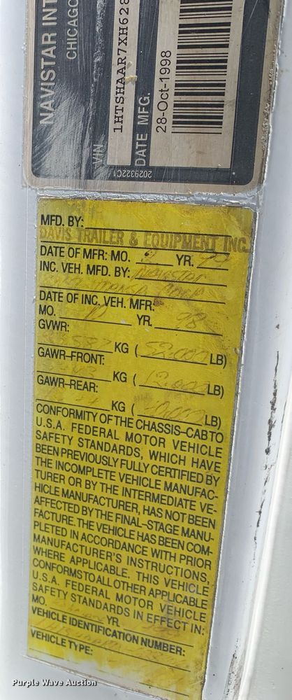 image for item LH9755 1999 International 4900  flatbed truck