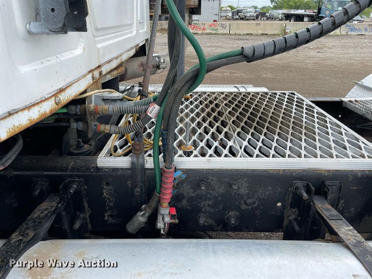 image for item LJ9776 1998 Mack CH613  semi truck