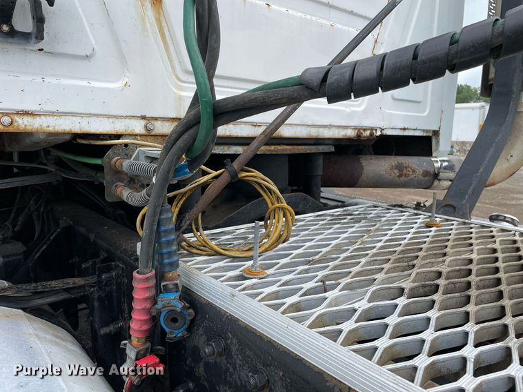 image for item LJ9776 1998 Mack CH613  semi truck