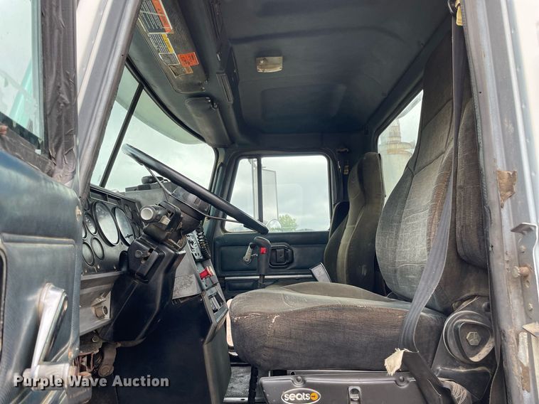 image for item LJ9776 1998 Mack CH613  semi truck