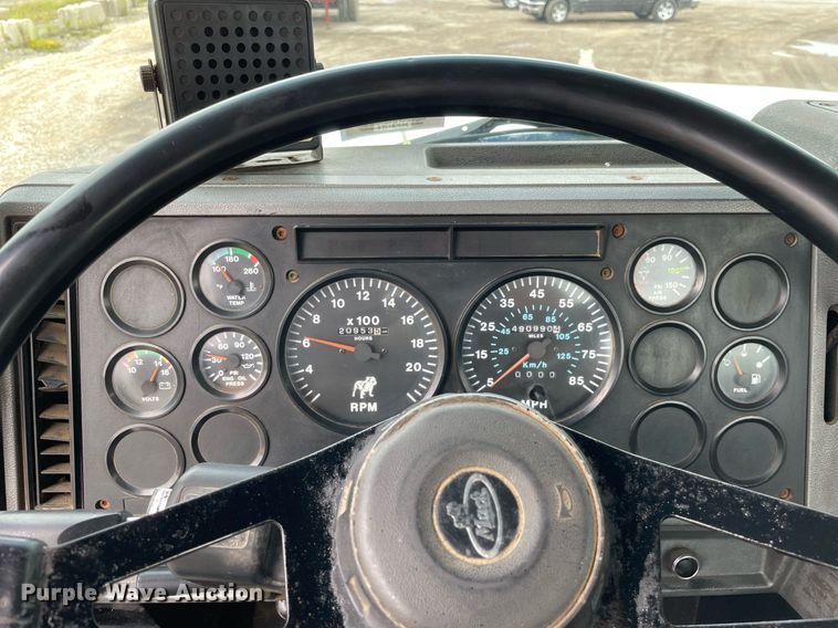 image for item LJ9776 1998 Mack CH613  semi truck