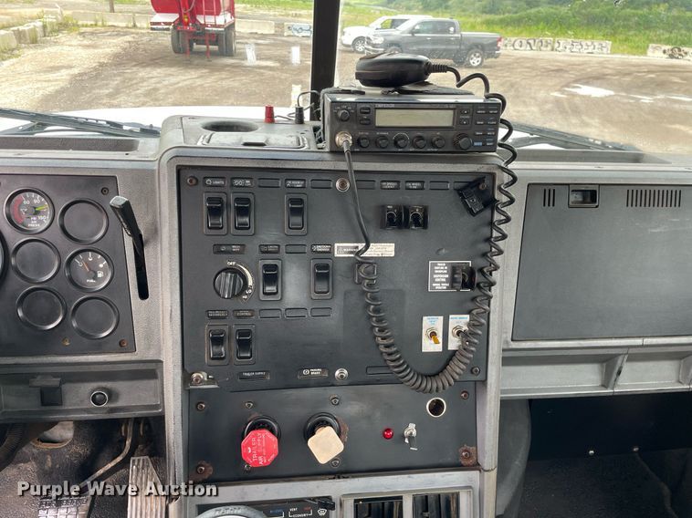 image for item LJ9776 1998 Mack CH613  semi truck