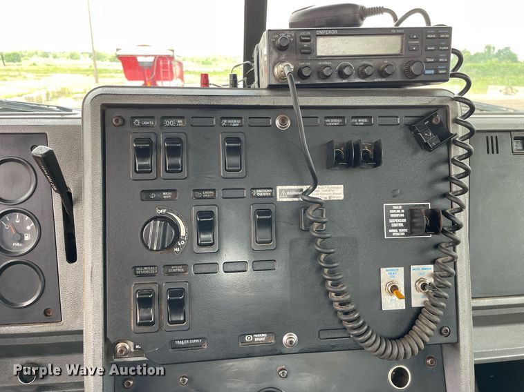 image for item LJ9776 1998 Mack CH613  semi truck