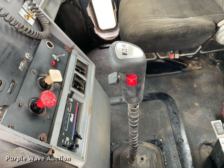 image for item LJ9776 1998 Mack CH613  semi truck