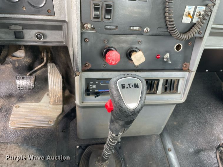 image for item LJ9776 1998 Mack CH613  semi truck