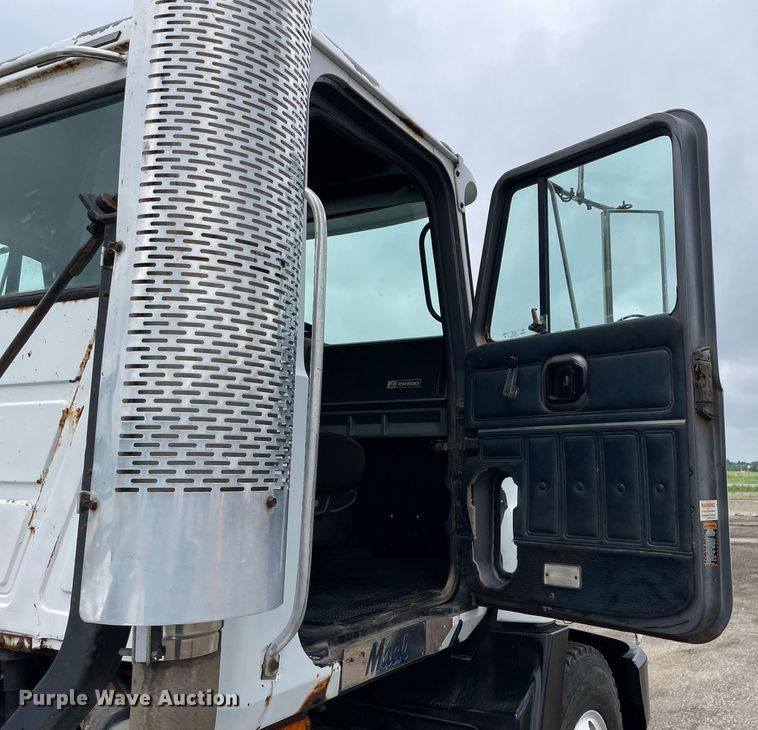 image for item LJ9776 1998 Mack CH613  semi truck