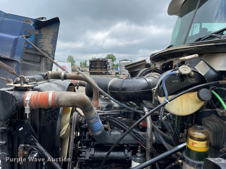 image for item LJ9776 1998 Mack CH613  semi truck