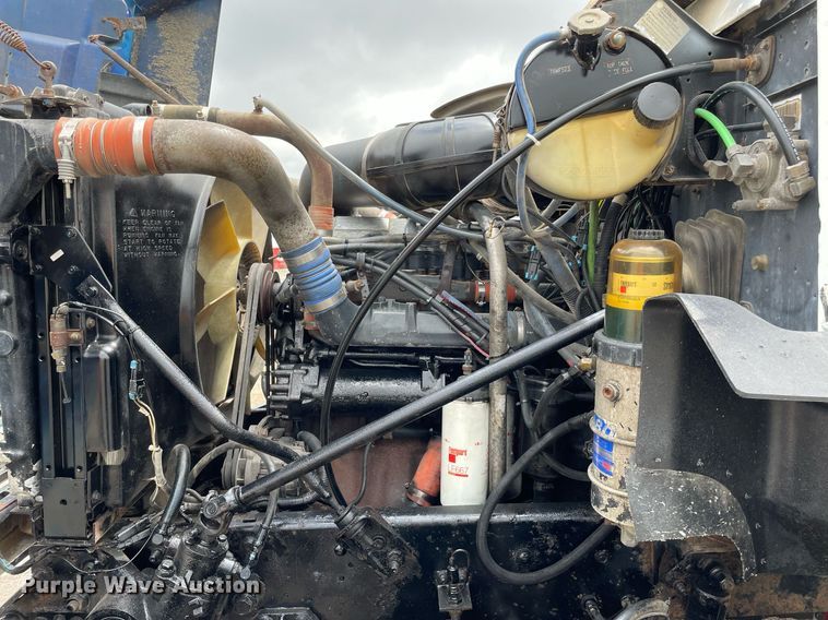 image for item LJ9776 1998 Mack CH613  semi truck