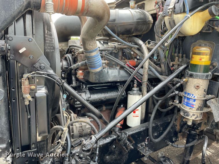 image for item LJ9776 1998 Mack CH613  semi truck