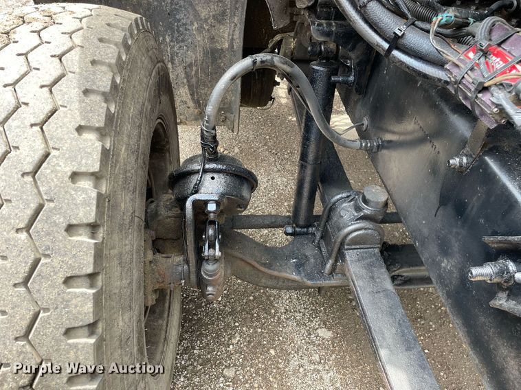 image for item LJ9776 1998 Mack CH613  semi truck