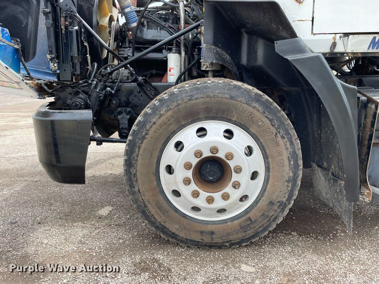 image for item LJ9776 1998 Mack CH613  semi truck