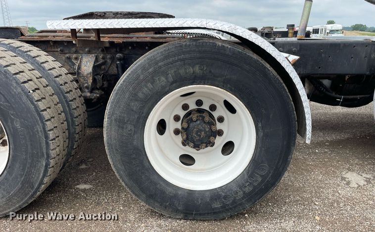 image for item LJ9776 1998 Mack CH613  semi truck