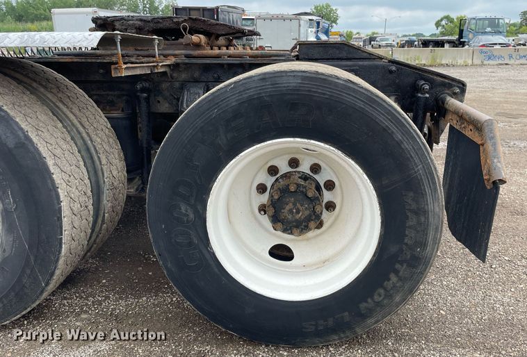 image for item LJ9776 1998 Mack CH613  semi truck