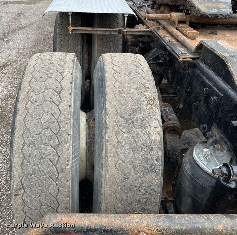 image for item LJ9776 1998 Mack CH613  semi truck