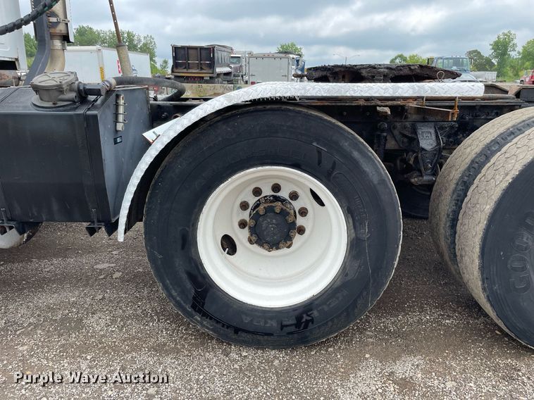 image for item LJ9776 1998 Mack CH613  semi truck