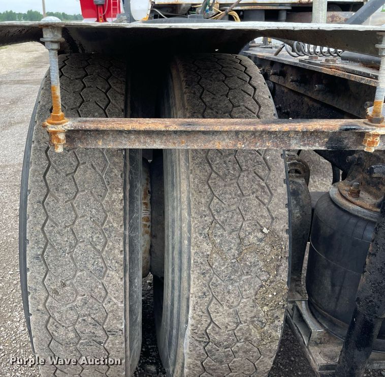 image for item LJ9776 1998 Mack CH613  semi truck